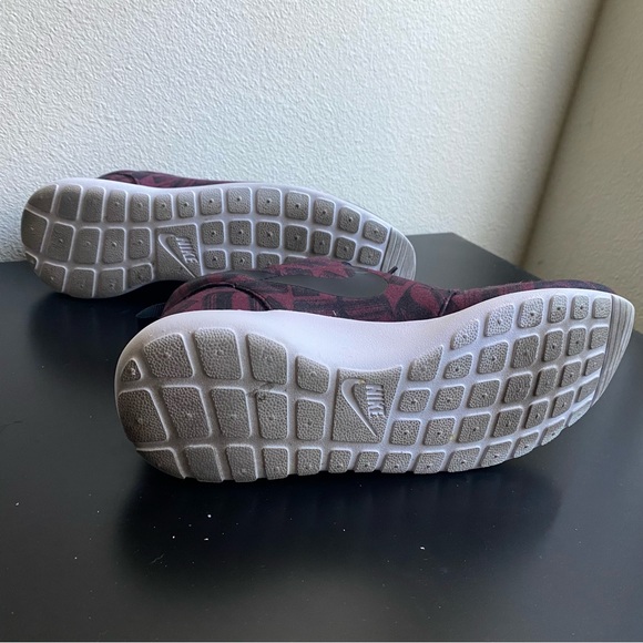 Women’s Nike Roshe One Print Night Maroon - Picture 4 of 6